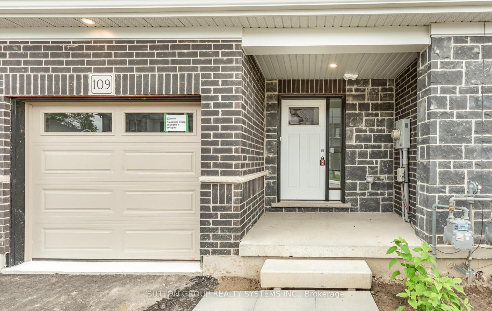 Photo 2 of 109 Woodedge Circle, Kitchener — HOMEH