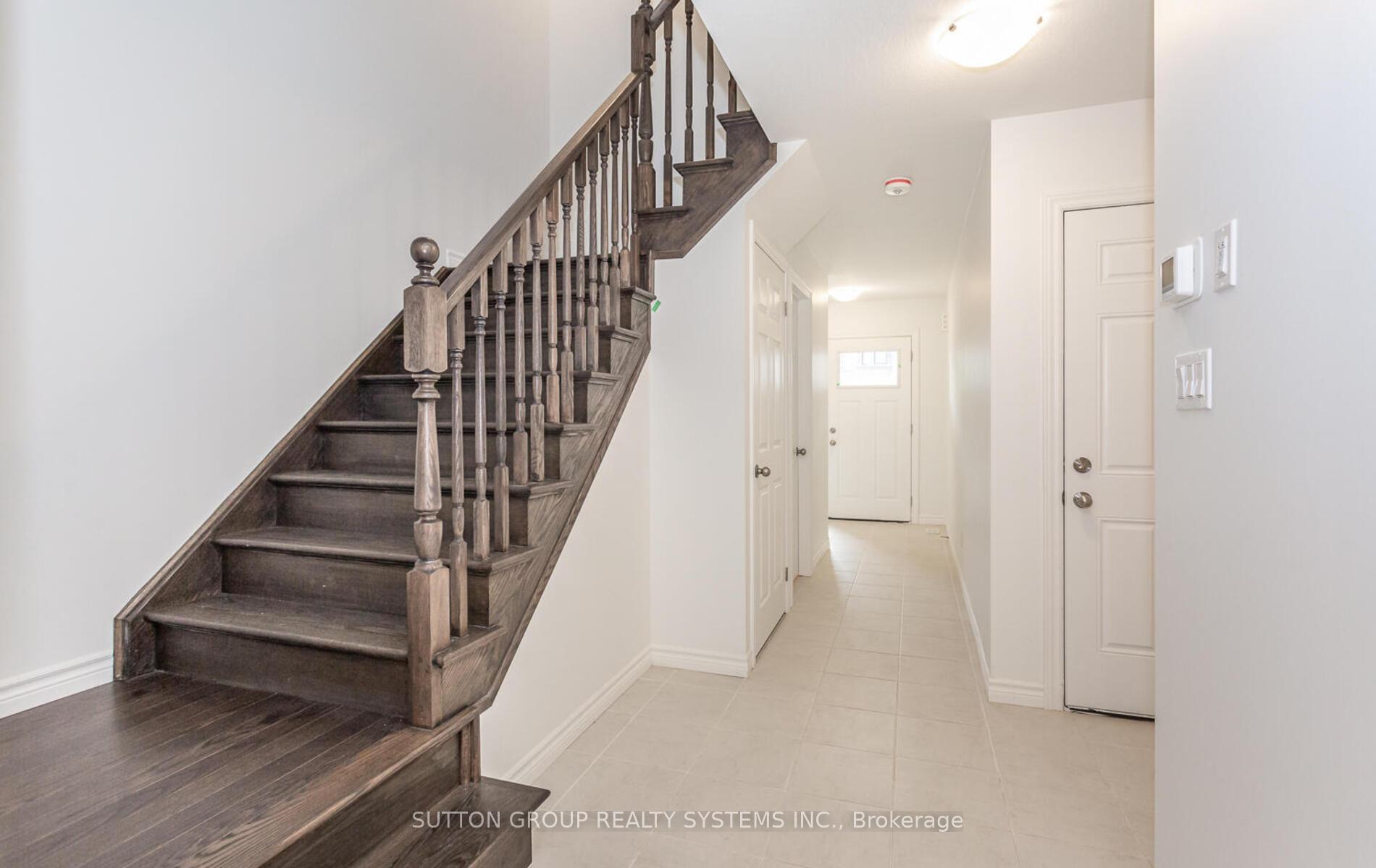 Photo 3 of 109 Woodedge Circle, Kitchener — HOMEH