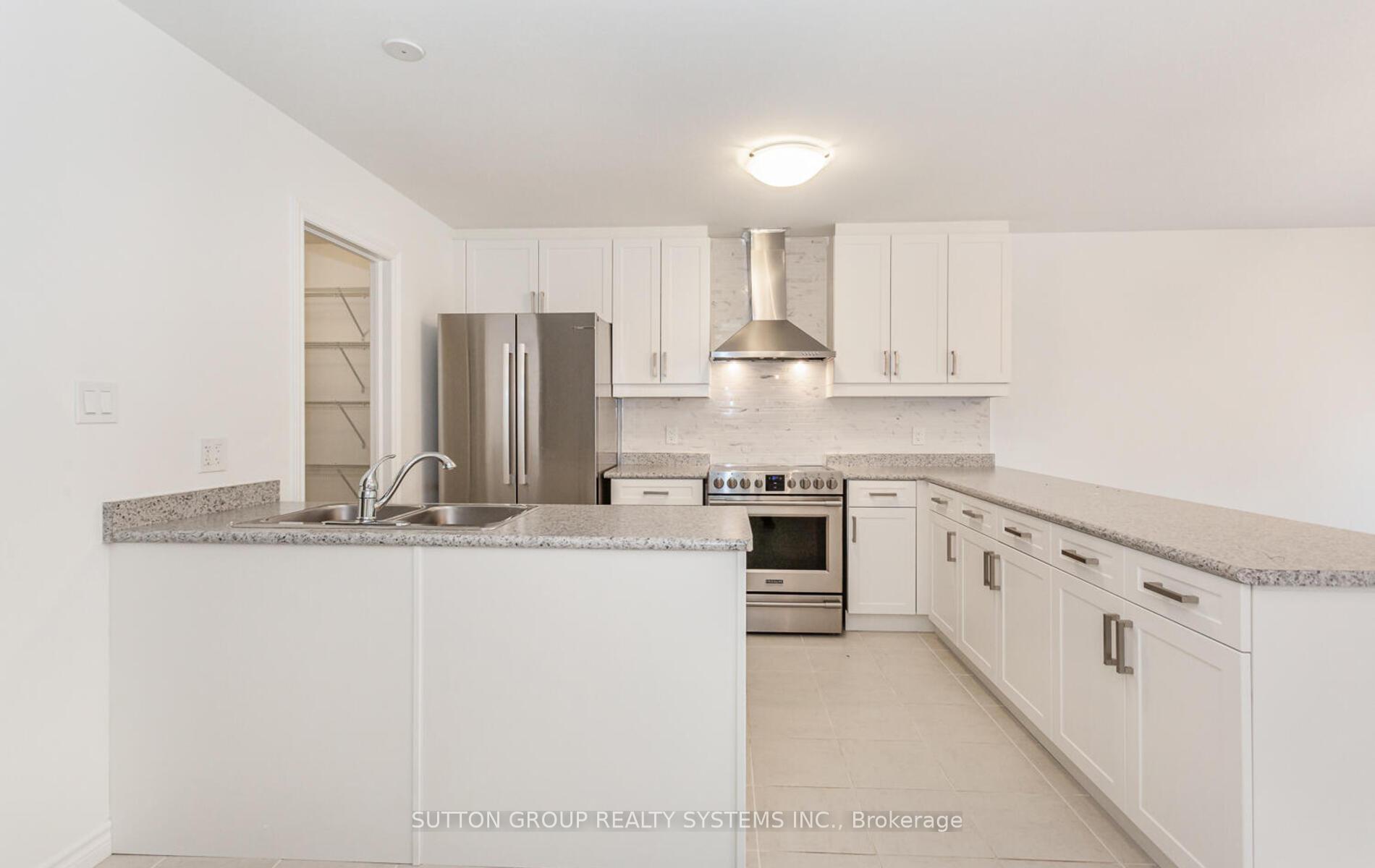 Photo 4 of 109 Woodedge Circle, Kitchener — HOMEH