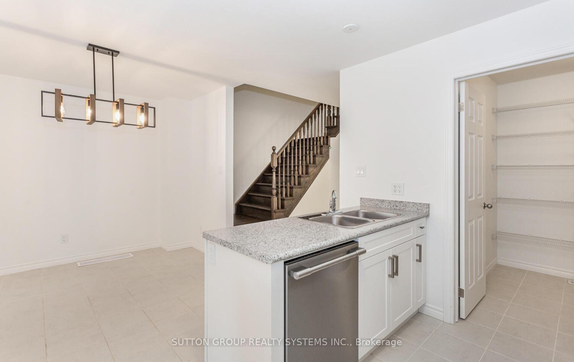Photo 7 of 109 Woodedge Circle, Kitchener — HOMEH