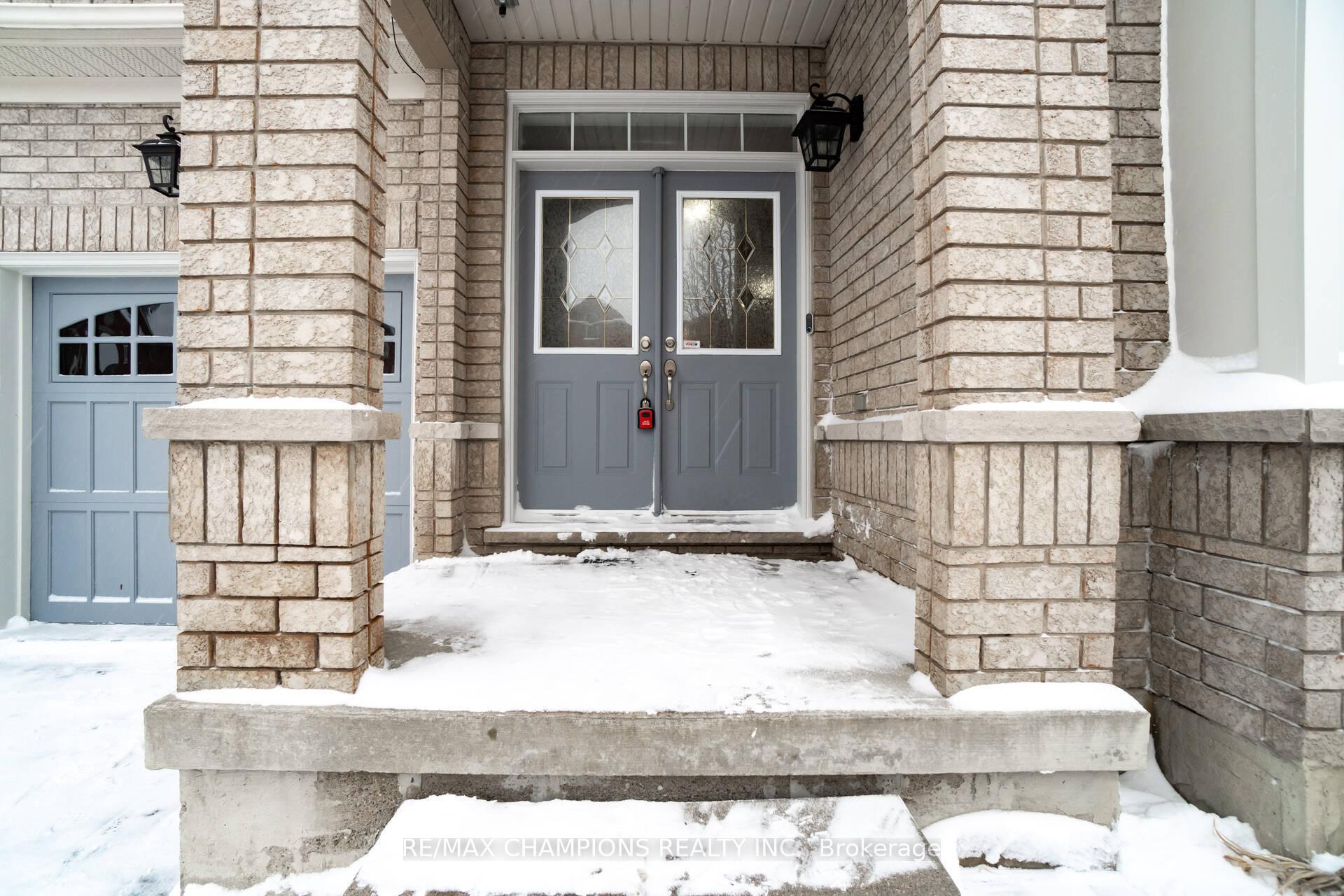 Photo 4 of Unit Upper, 32 Vernet Crescent, Brampton, Vales of Castlemore North — HOMEH