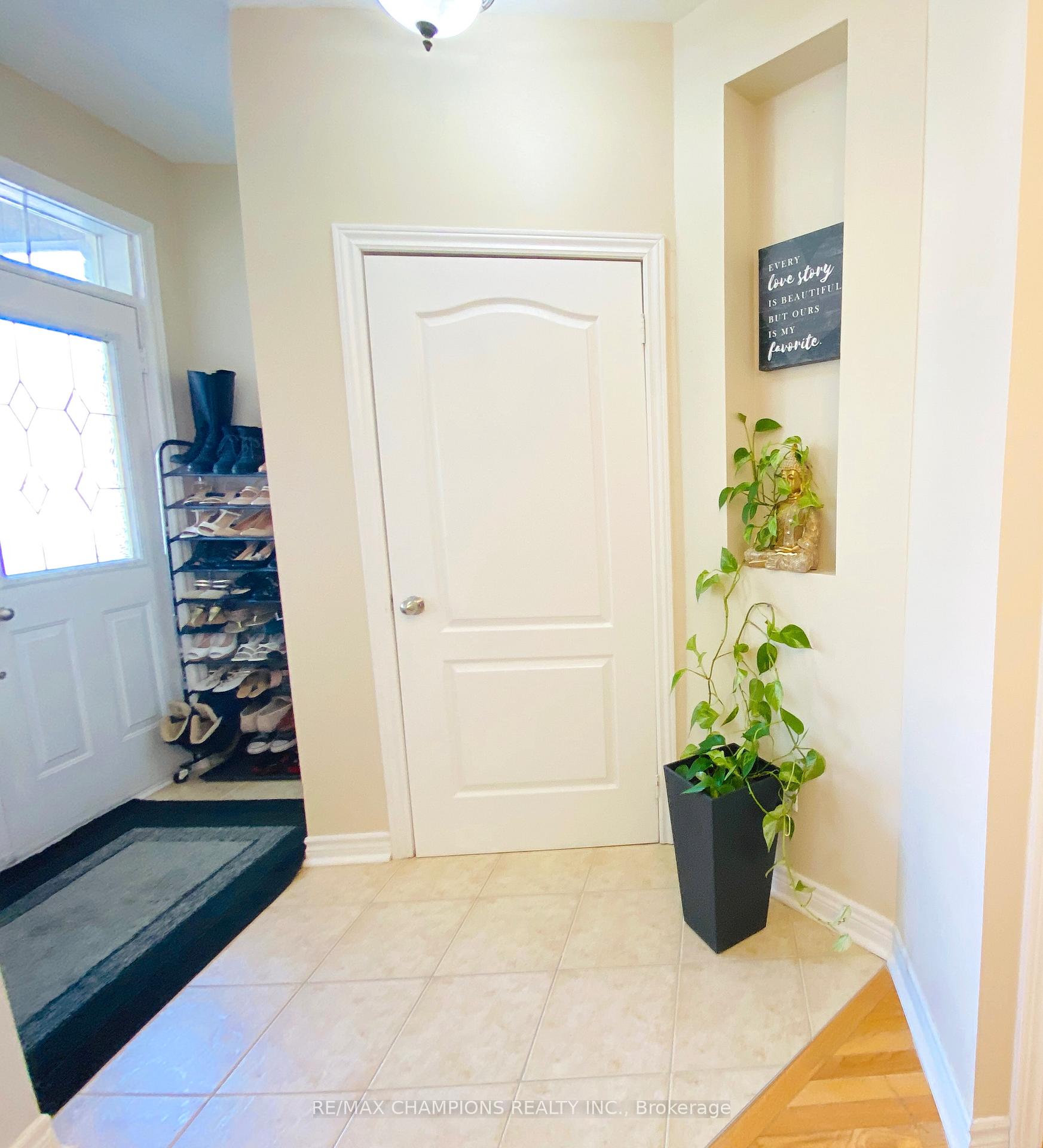 Photo 5 of Unit Upper, 32 Vernet Crescent, Brampton, Vales of Castlemore North — HOMEH