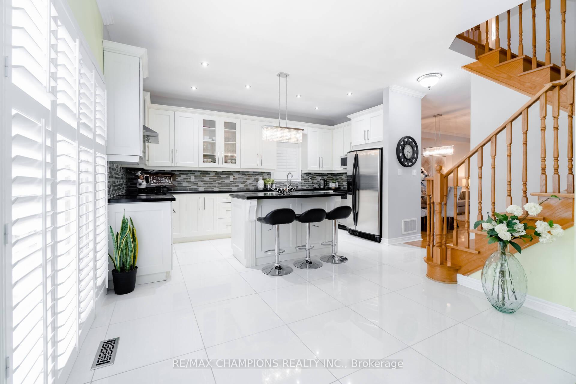 Photo 12 of Unit Upper, 32 Vernet Crescent, Brampton, Vales of Castlemore North — HOMEH