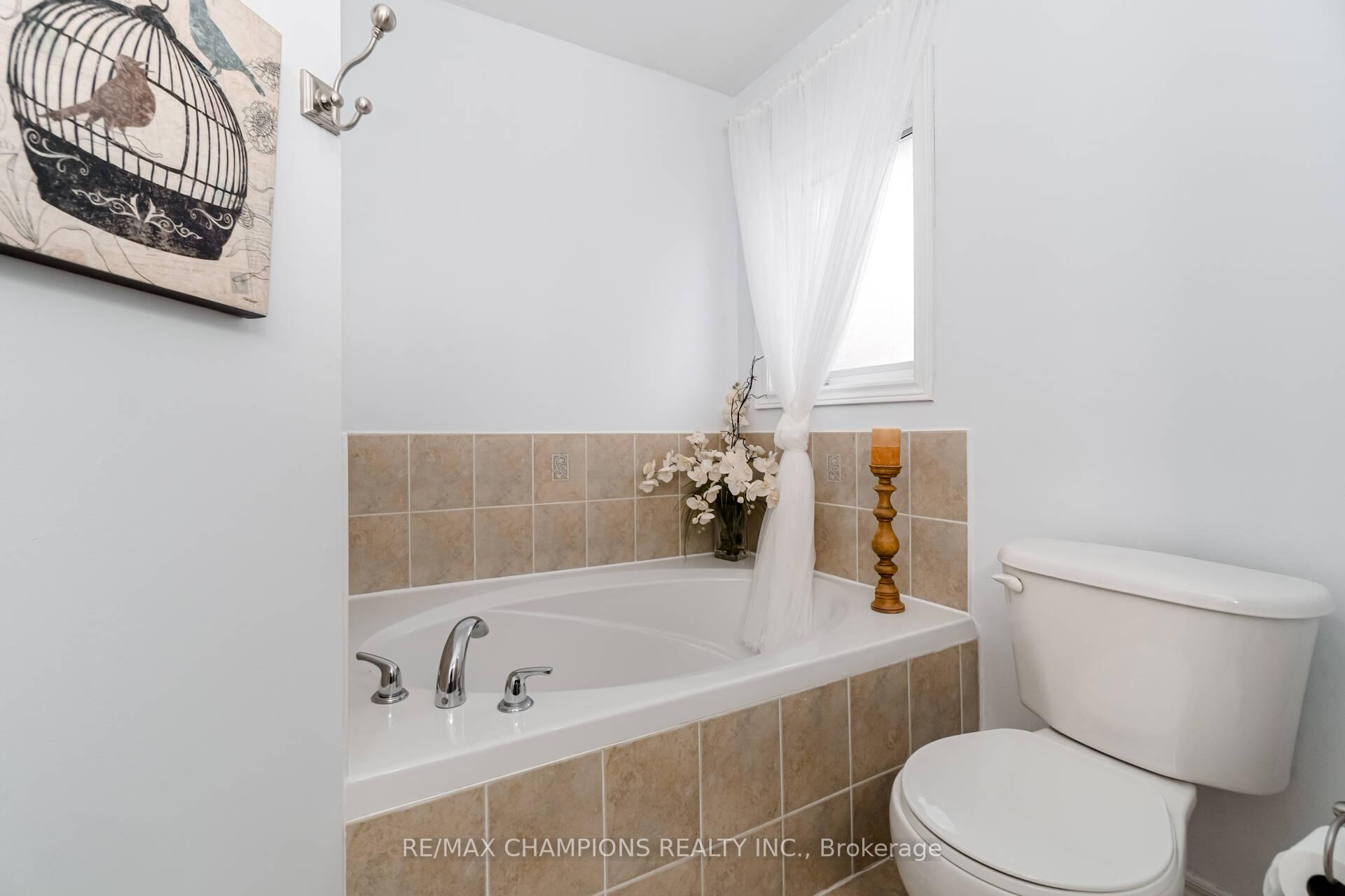 Photo 25 of Unit Upper, 32 Vernet Crescent, Brampton, Vales of Castlemore North — HOMEH