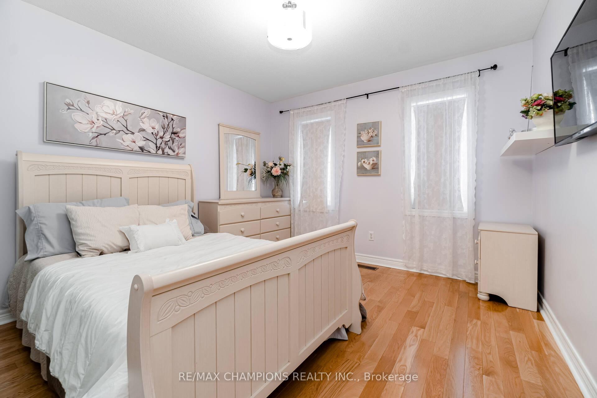 Photo 31 of Unit Upper, 32 Vernet Crescent, Brampton, Vales of Castlemore North — HOMEH