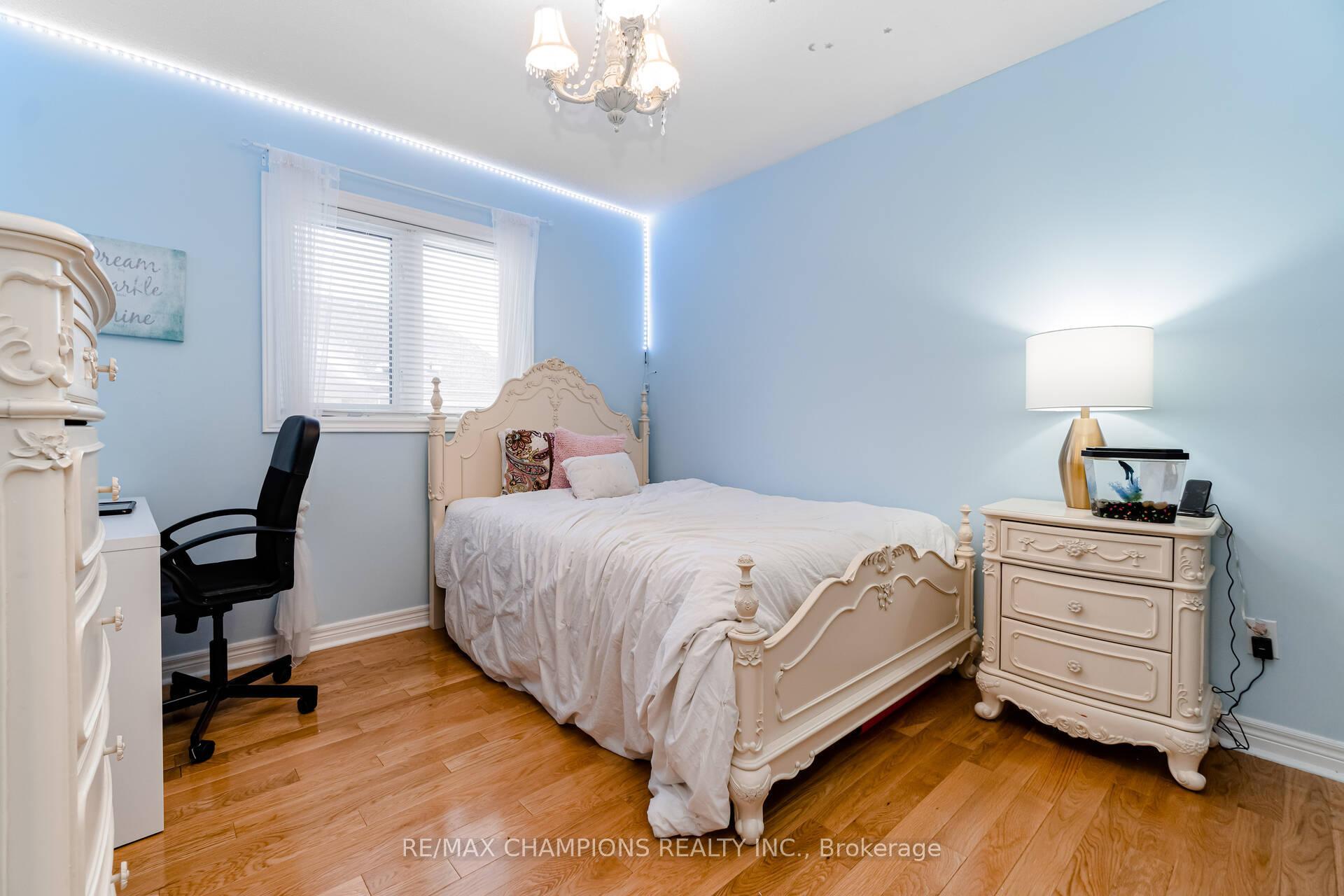 Photo 30 of Unit Upper, 32 Vernet Crescent, Brampton, Vales of Castlemore North — HOMEH
