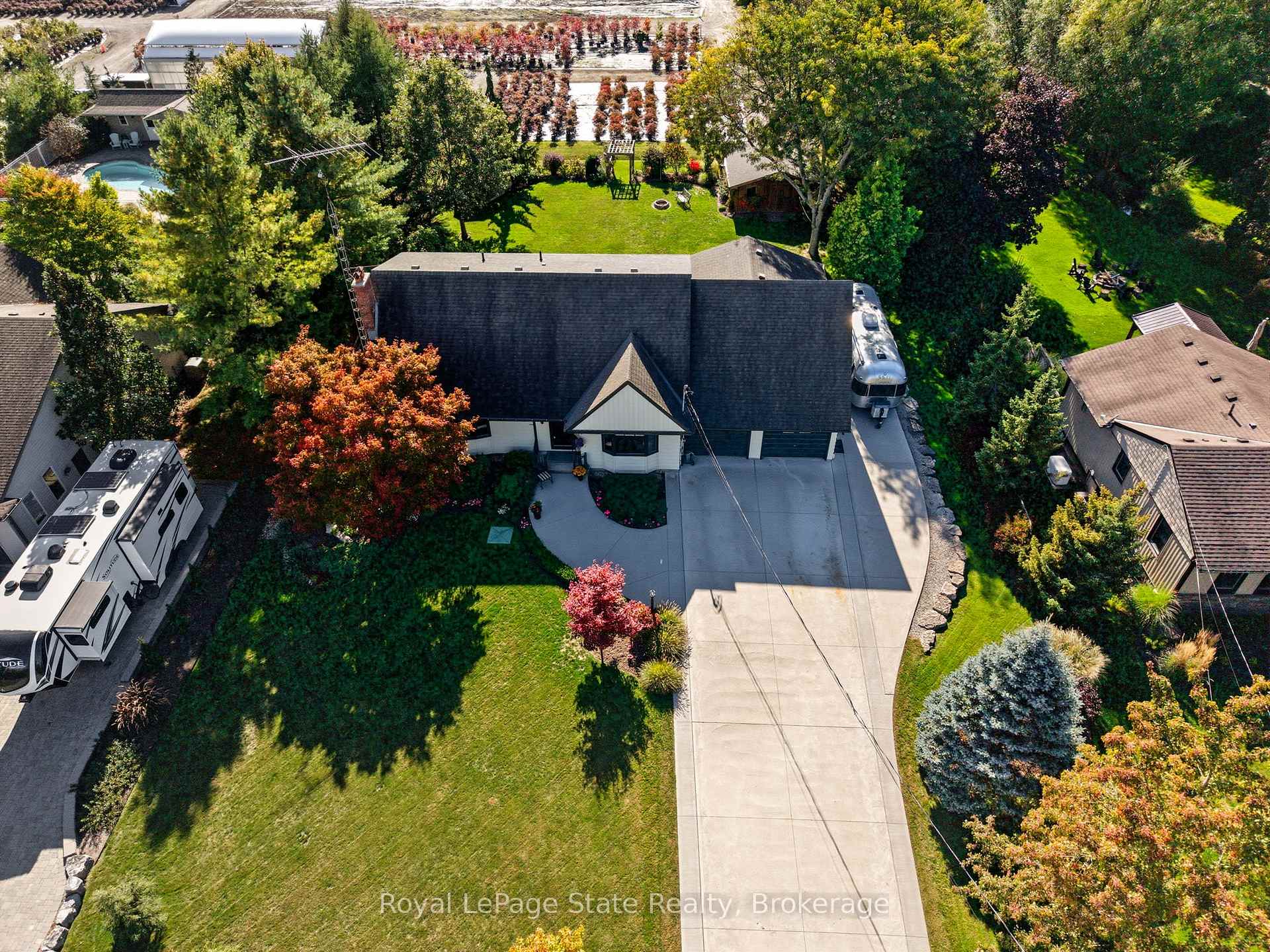Photo 2 of 685 Robson Road, Hamilton, Rural Flamborough — HOMEH