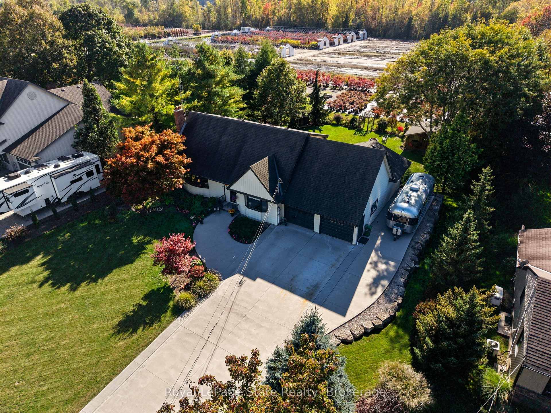 Photo 3 of 685 Robson Road, Hamilton, Rural Flamborough — HOMEH