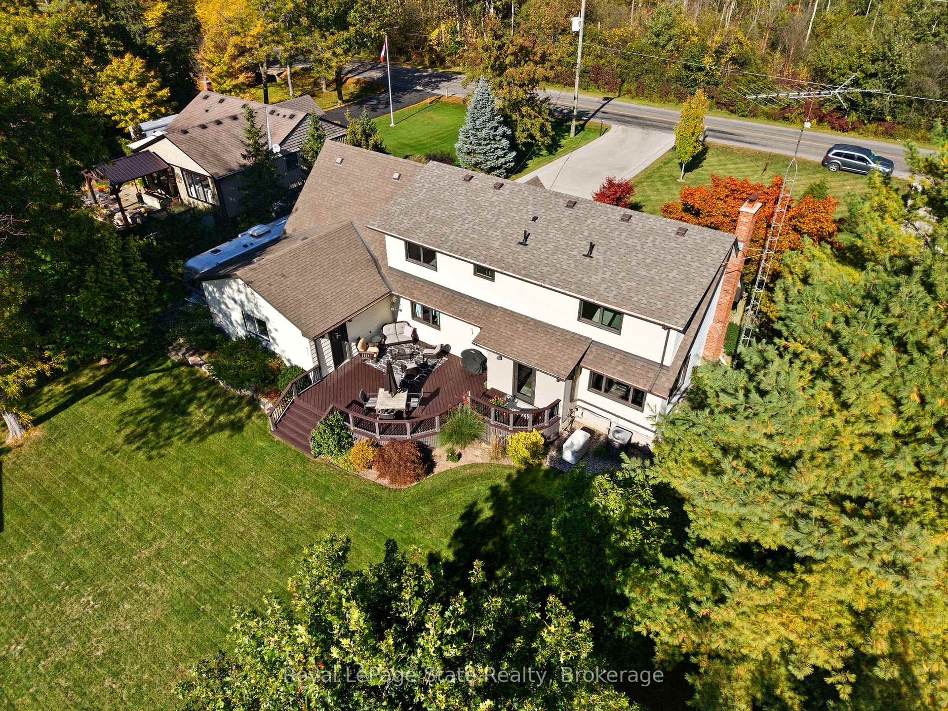 Photo 5 of 685 Robson Road, Hamilton, Rural Flamborough — HOMEH