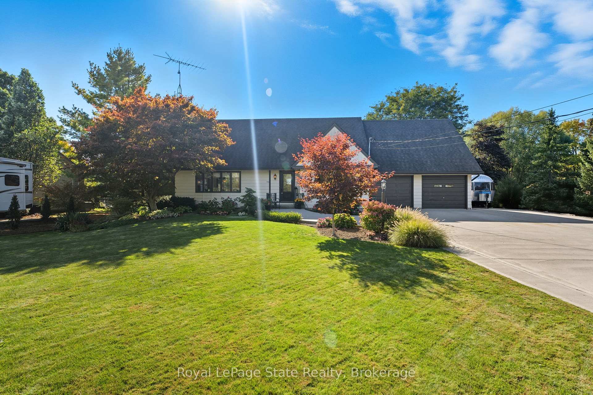 Photo 8 of 685 Robson Road, Hamilton, Rural Flamborough — HOMEH