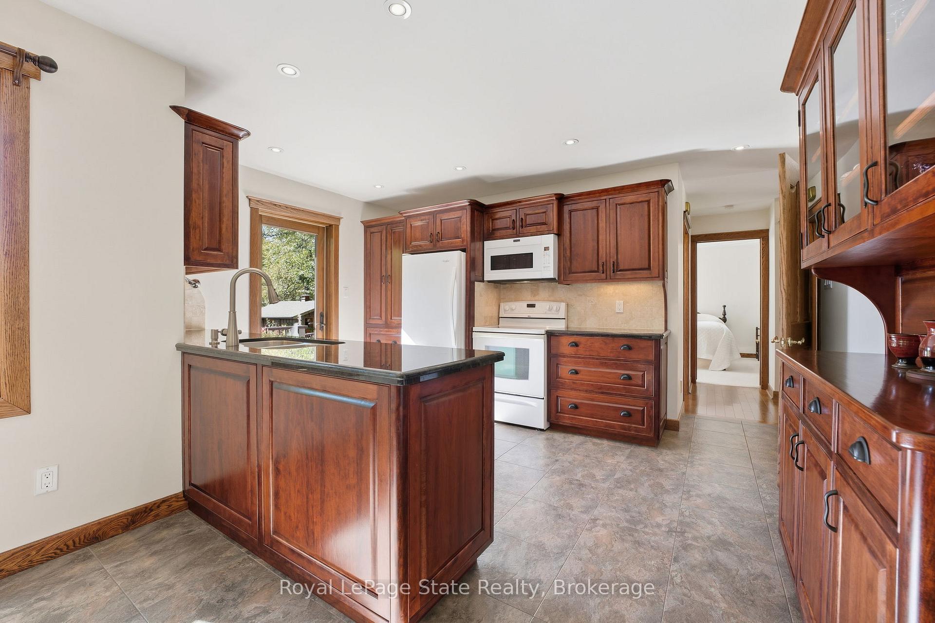 Photo 19 of 685 Robson Road, Hamilton, Rural Flamborough — HOMEH