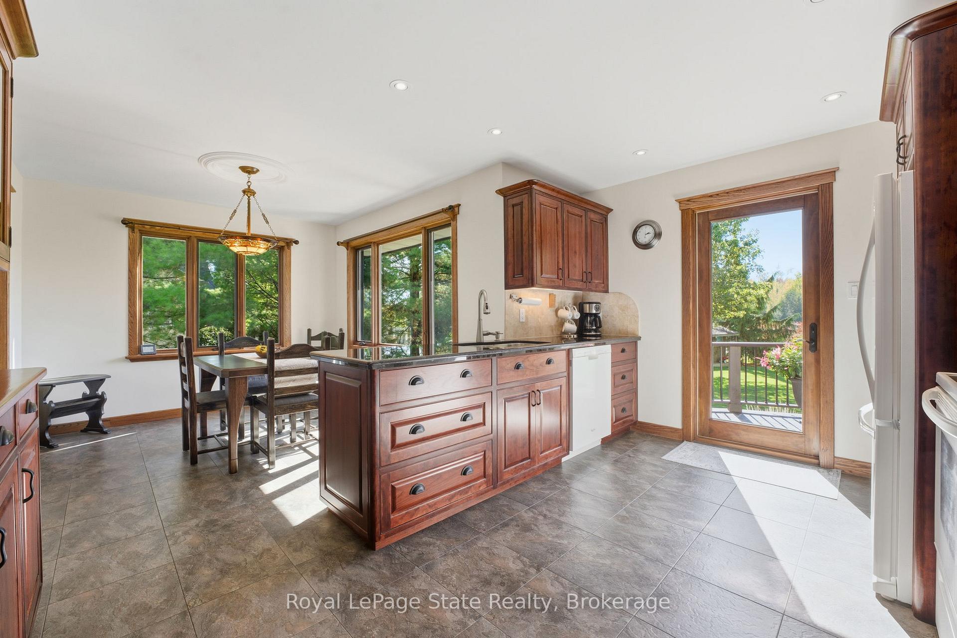 Photo 20 of 685 Robson Road, Hamilton, Rural Flamborough — HOMEH