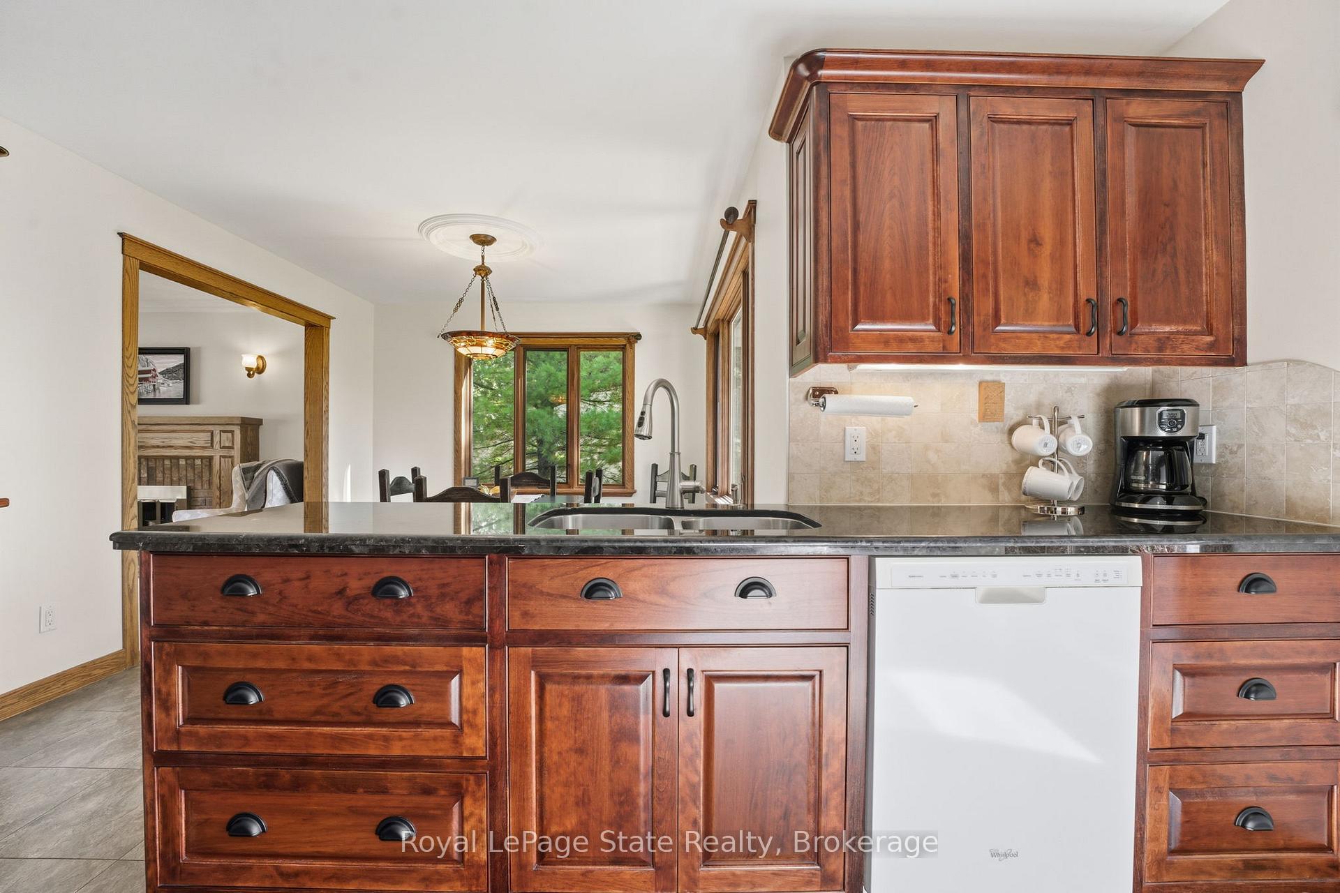 Photo 21 of 685 Robson Road, Hamilton, Rural Flamborough — HOMEH