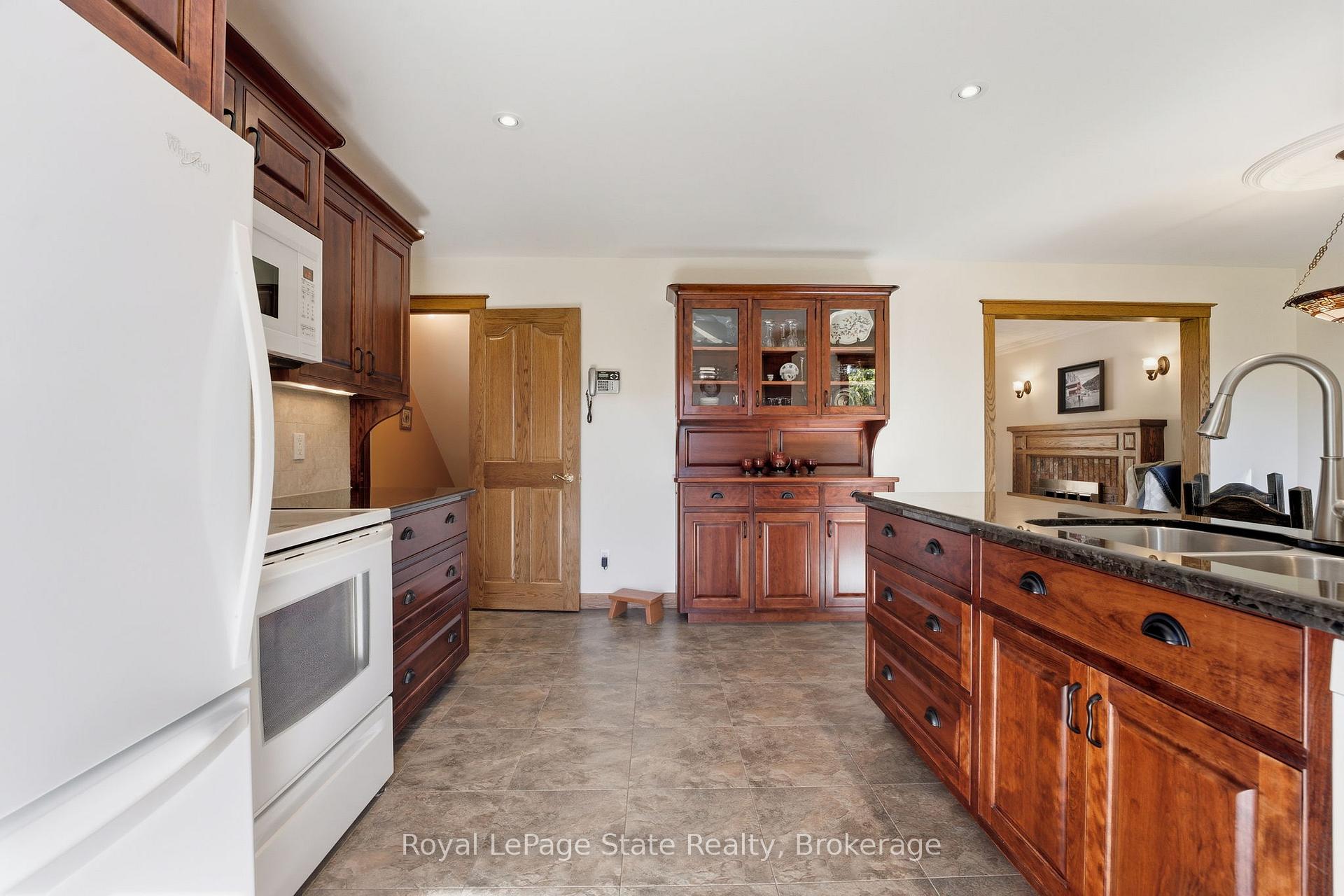 Photo 22 of 685 Robson Road, Hamilton, Rural Flamborough — HOMEH