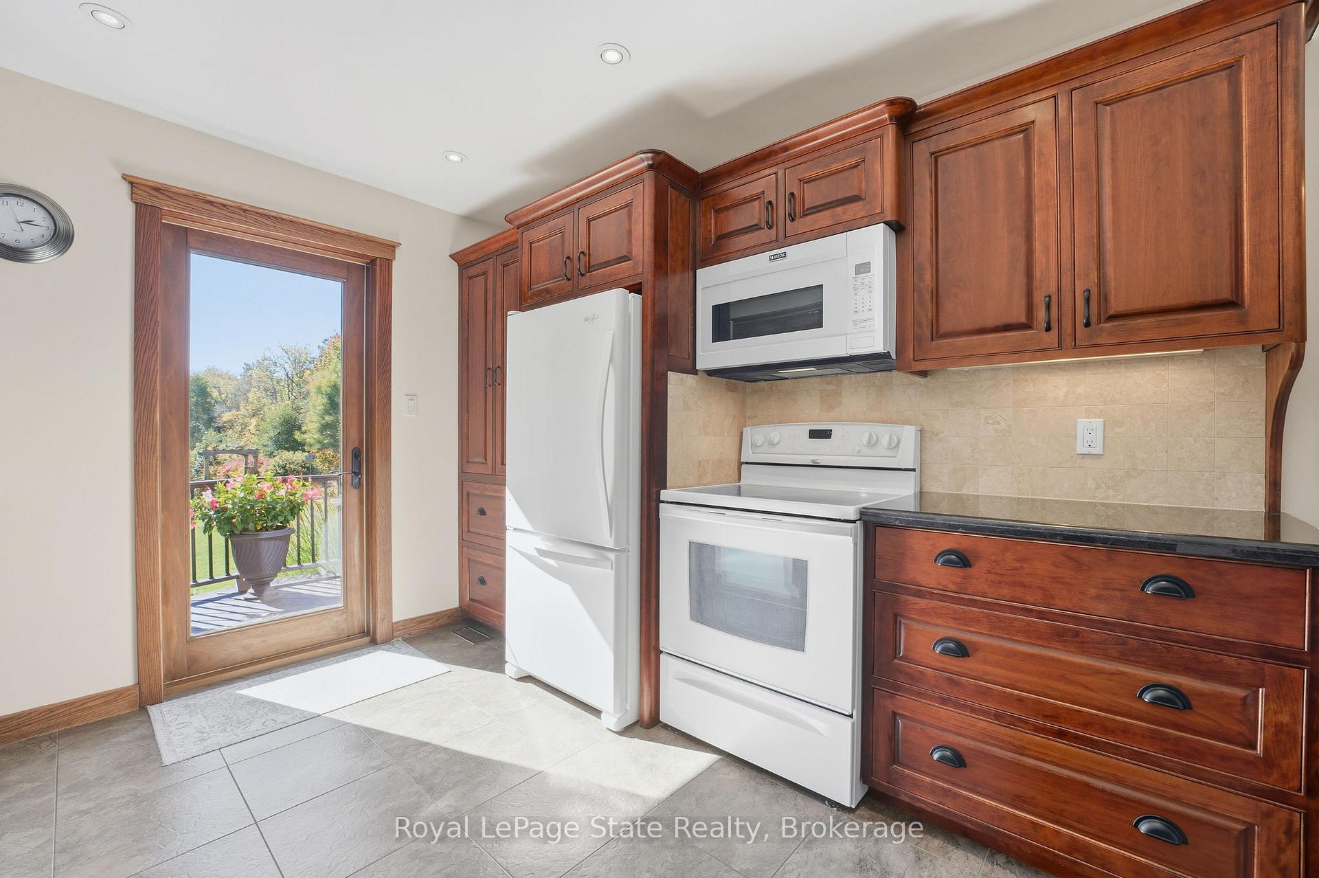 Photo 23 of 685 Robson Road, Hamilton, Rural Flamborough — HOMEH