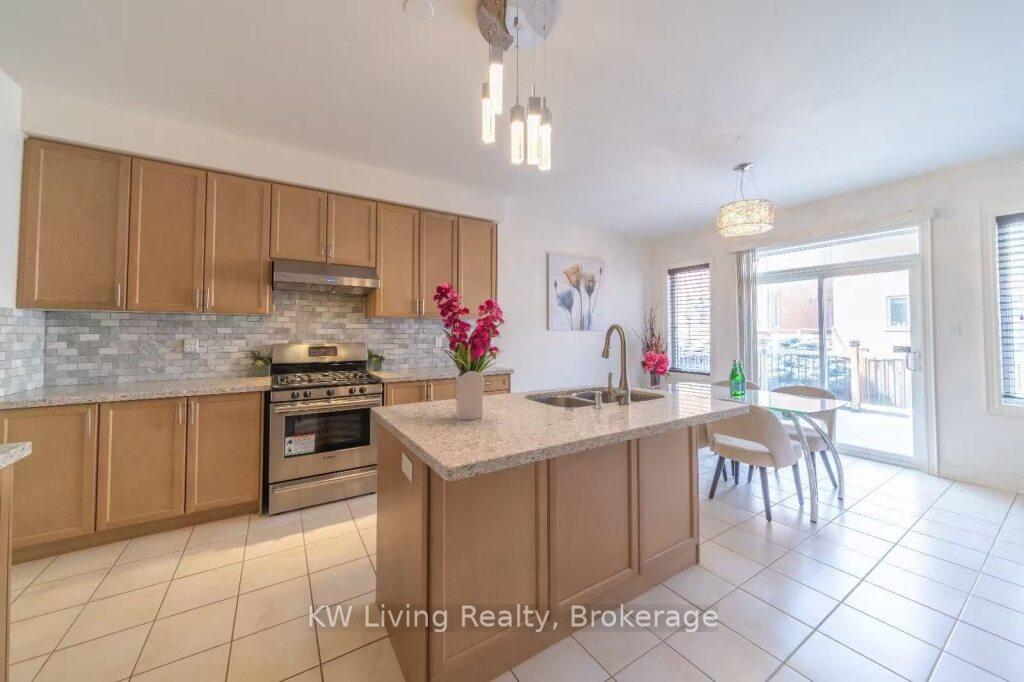 Photo 5 of 106 Hua Du Avenue, Markham, Berczy — HOMEH