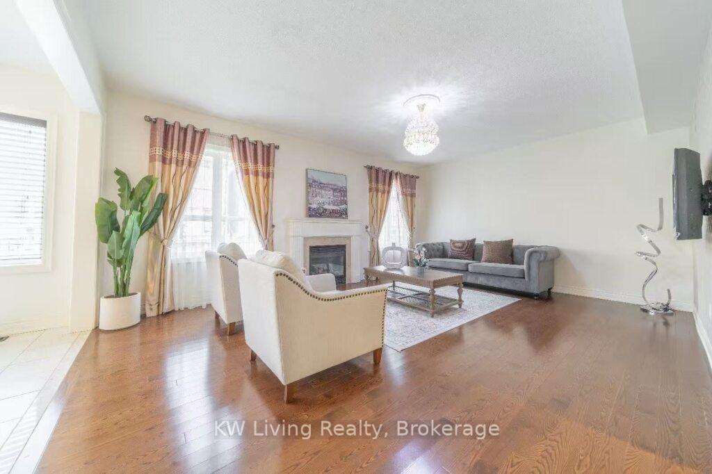 Photo 6 of 106 Hua Du Avenue, Markham, Berczy — HOMEH