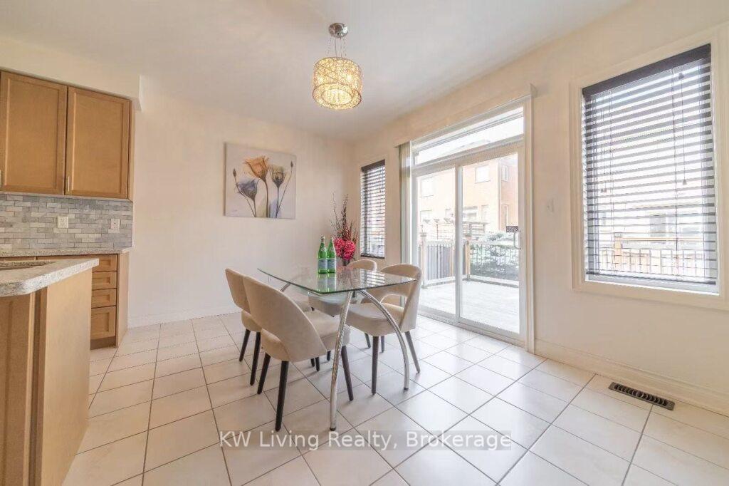Photo 11 of 106 Hua Du Avenue, Markham, Berczy — HOMEH