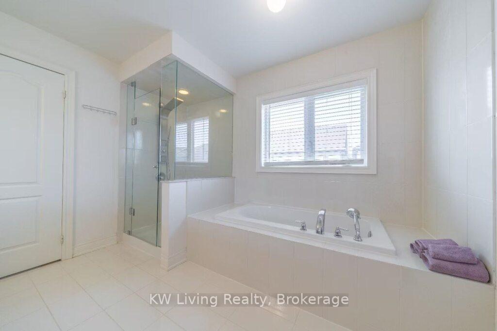 Photo 10 of 106 Hua Du Avenue, Markham, Berczy — HOMEH