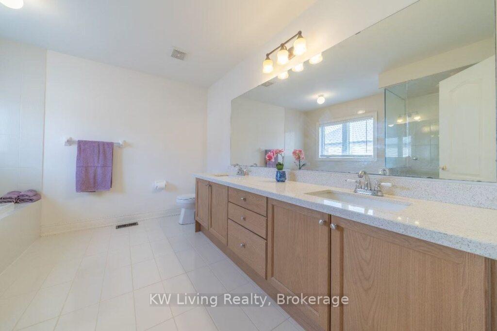 Photo 12 of 106 Hua Du Avenue, Markham, Berczy — HOMEH