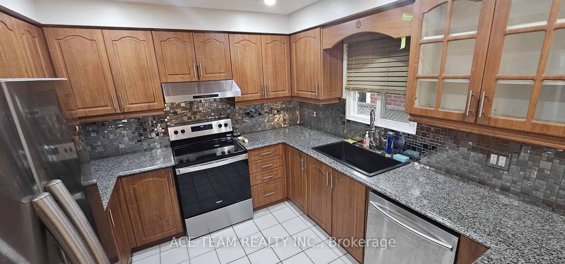 Photo 1 of 18 Scarlett Drive, Brampton, Fletcher's Creek South — HOMEH