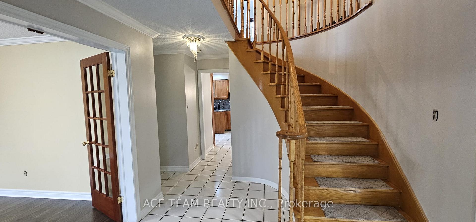Photo 5 of 18 Scarlett Drive, Brampton, Fletcher's Creek South — HOMEH