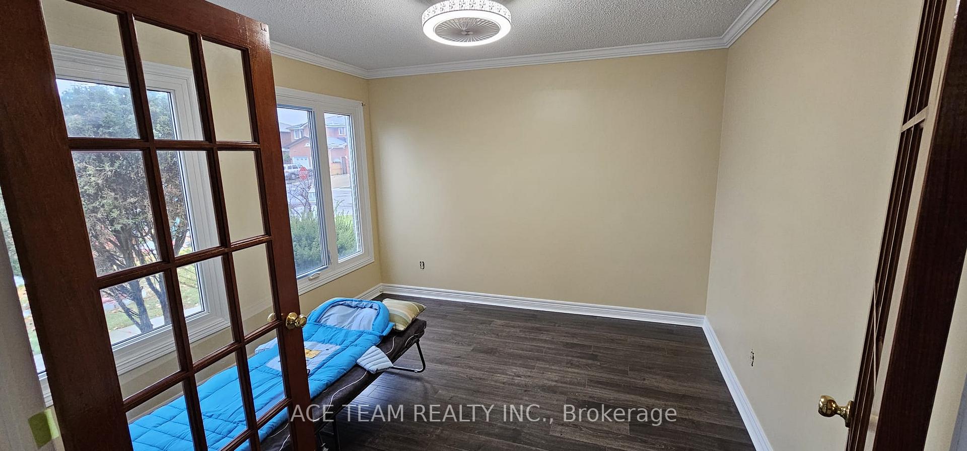 Photo 6 of 18 Scarlett Drive, Brampton, Fletcher's Creek South — HOMEH