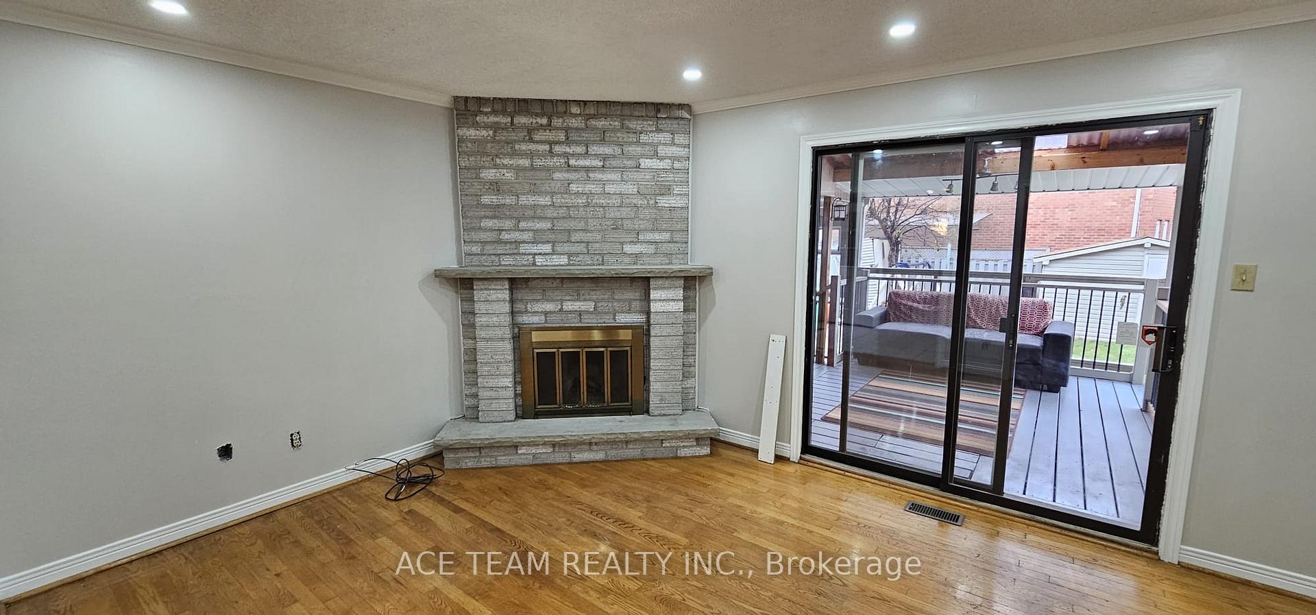Photo 8 of 18 Scarlett Drive, Brampton, Fletcher's Creek South — HOMEH