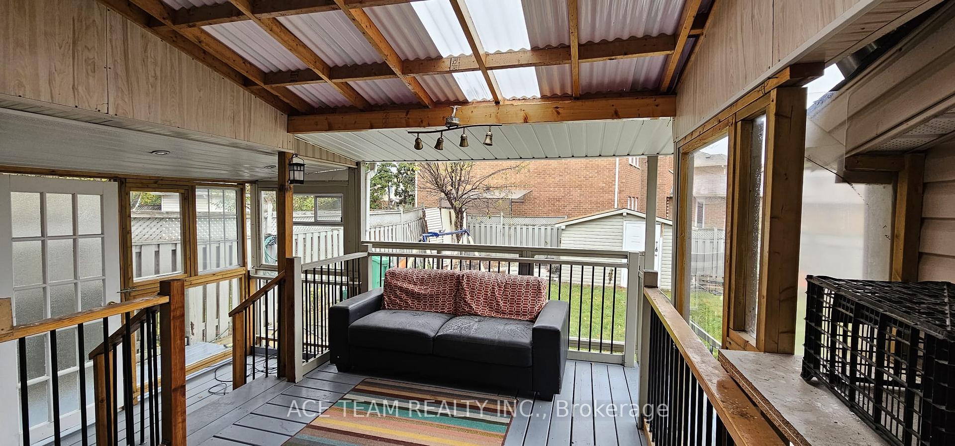 Photo 9 of 18 Scarlett Drive, Brampton, Fletcher's Creek South — HOMEH