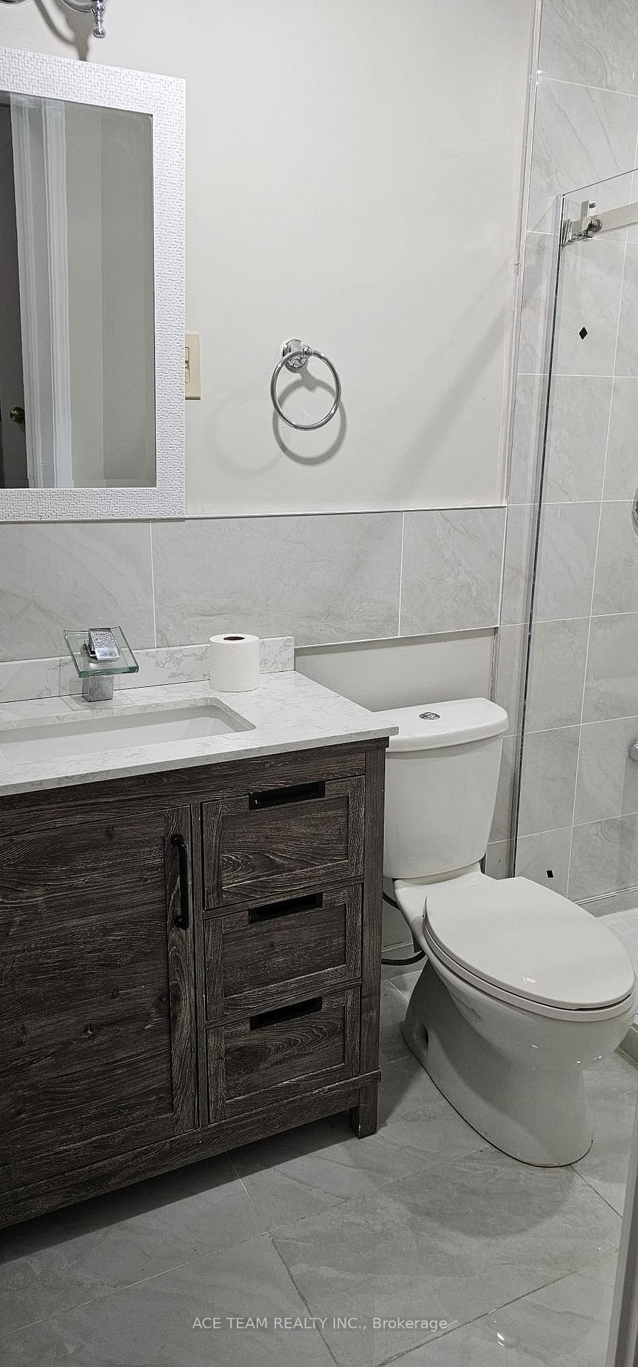 Photo 10 of 18 Scarlett Drive, Brampton, Fletcher's Creek South — HOMEH