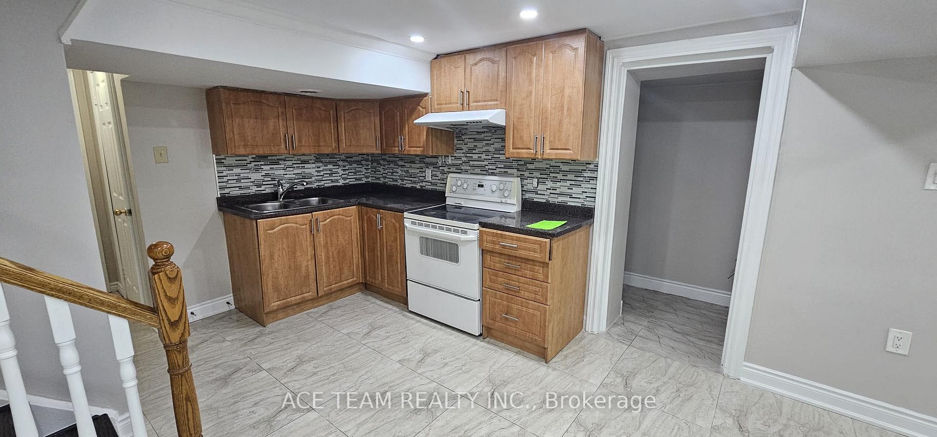 Photo 13 of 18 Scarlett Drive, Brampton, Fletcher's Creek South — HOMEH