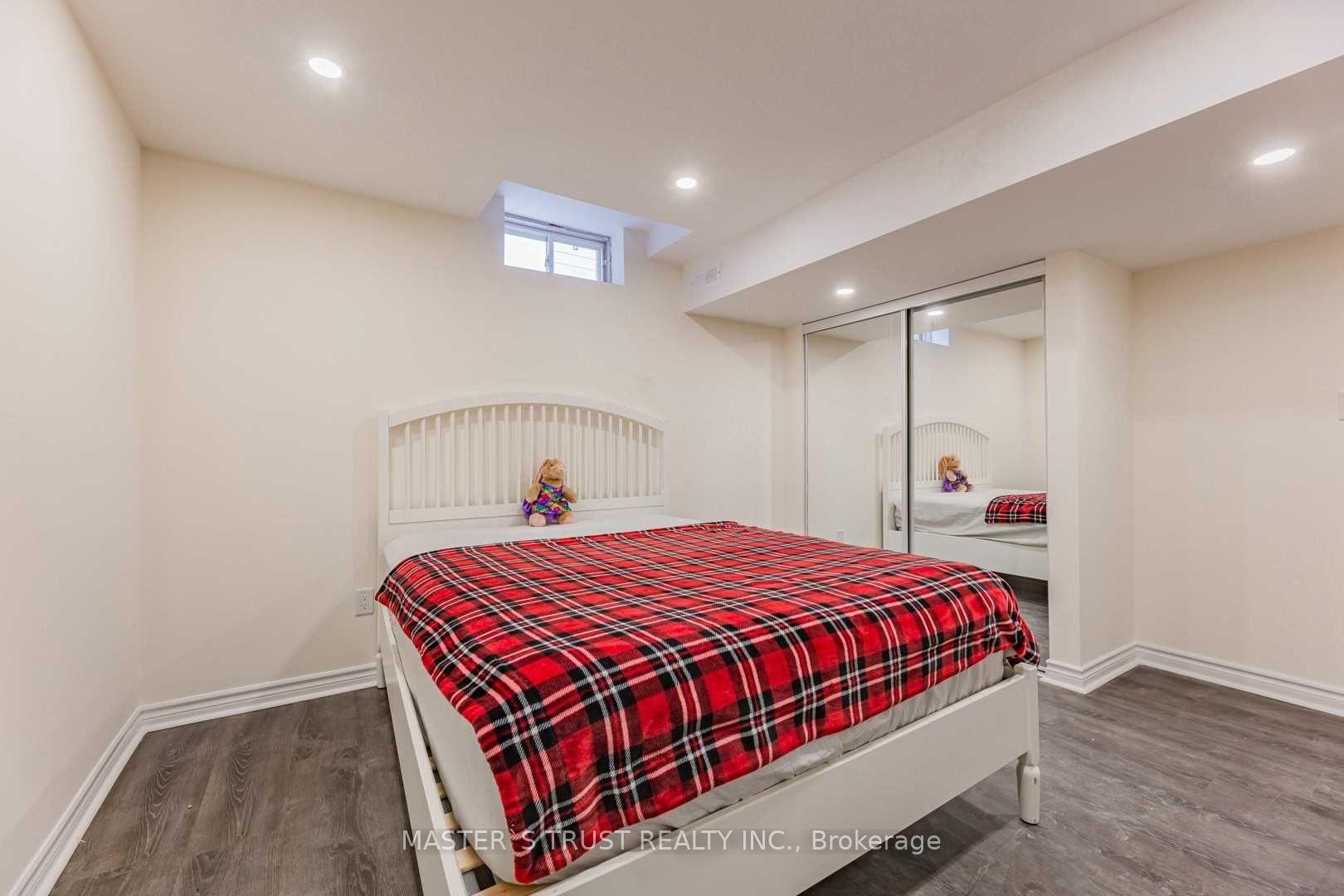 Photo 4 of Unit Bsmt, 233 Shelbourne Drive, Vaughan, Vellore Village — HOMEH