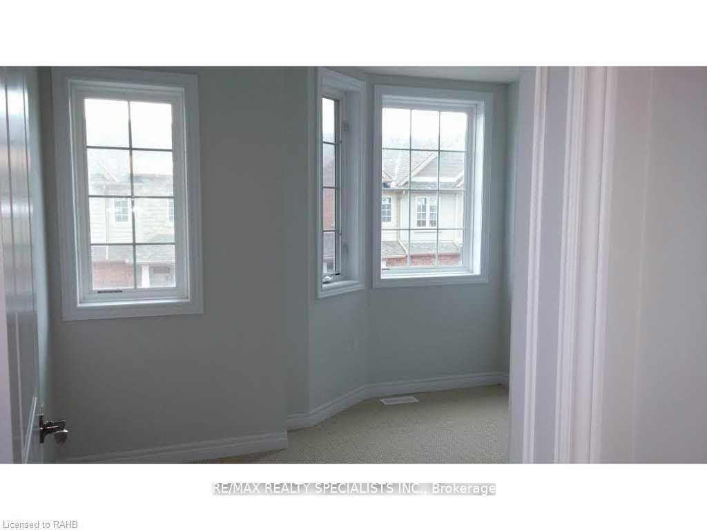Photo 5 of Unit 13, 7 Lakelawn Road, Grimsby, Grimsby Beach — HOMEH