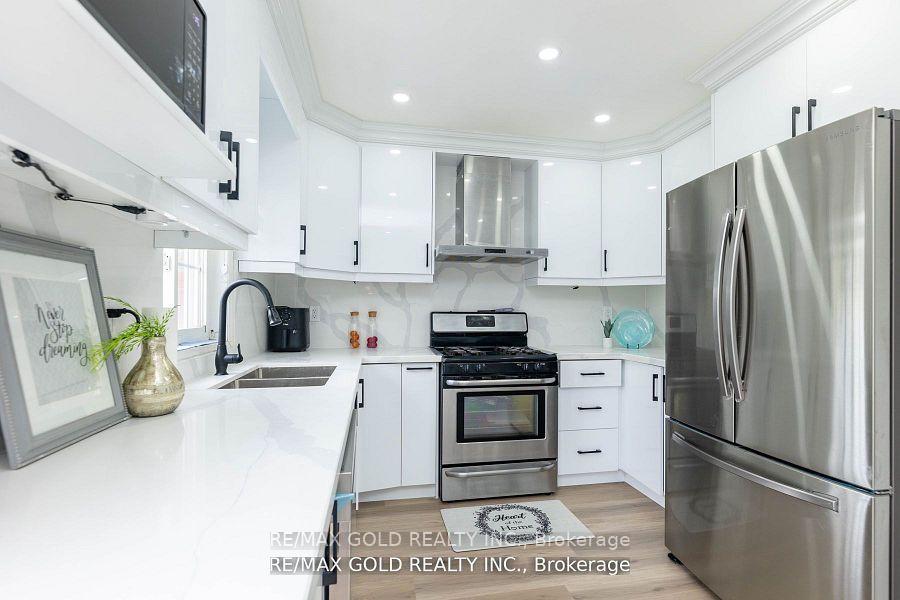 Photo 11 of 19 Thunderbird Trail, Brampton, Sandringham-Wellington — HOMEH