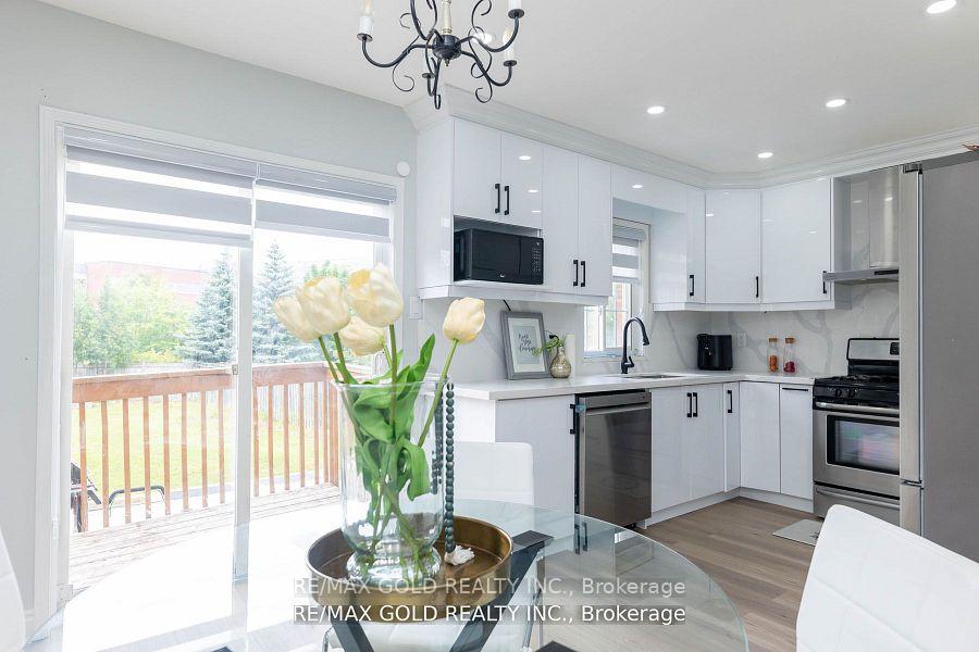 Photo 15 of 19 Thunderbird Trail, Brampton, Sandringham-Wellington — HOMEH