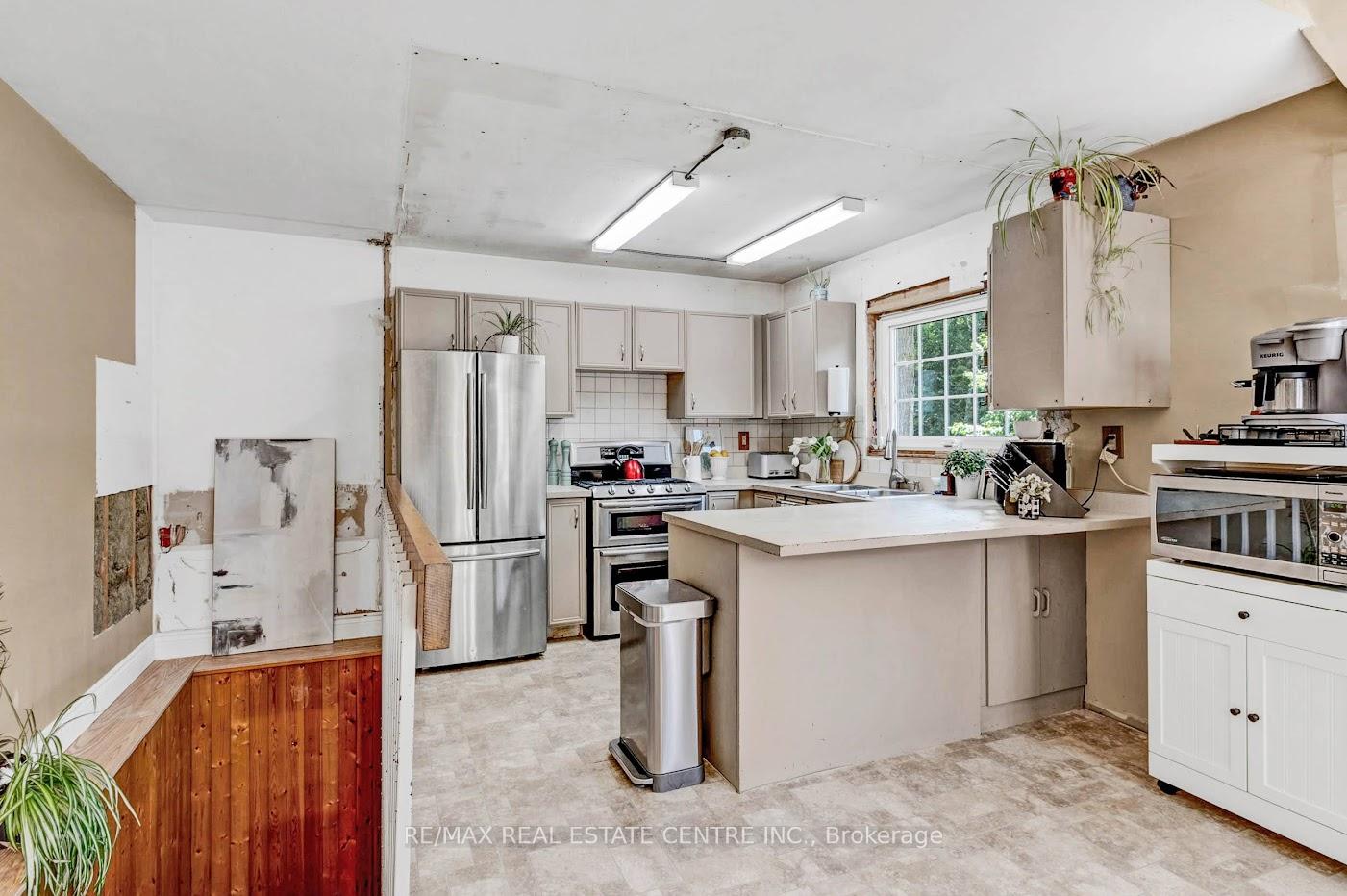Photo 5 of 126 Maple Court, Shelburne — HOMEH