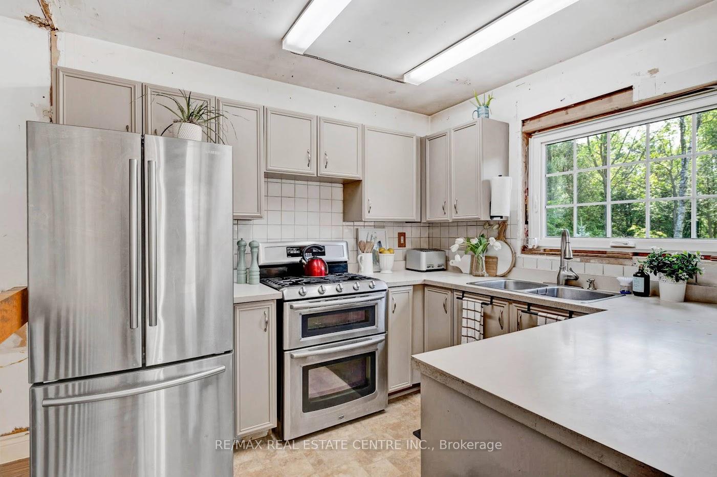 Photo 7 of 126 Maple Court, Shelburne — HOMEH