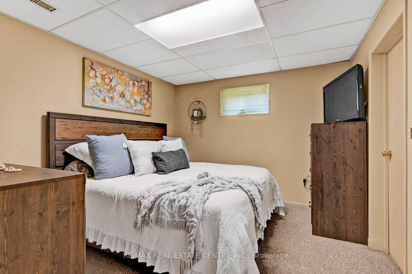 Photo 13 of 126 Maple Court, Shelburne — HOMEH