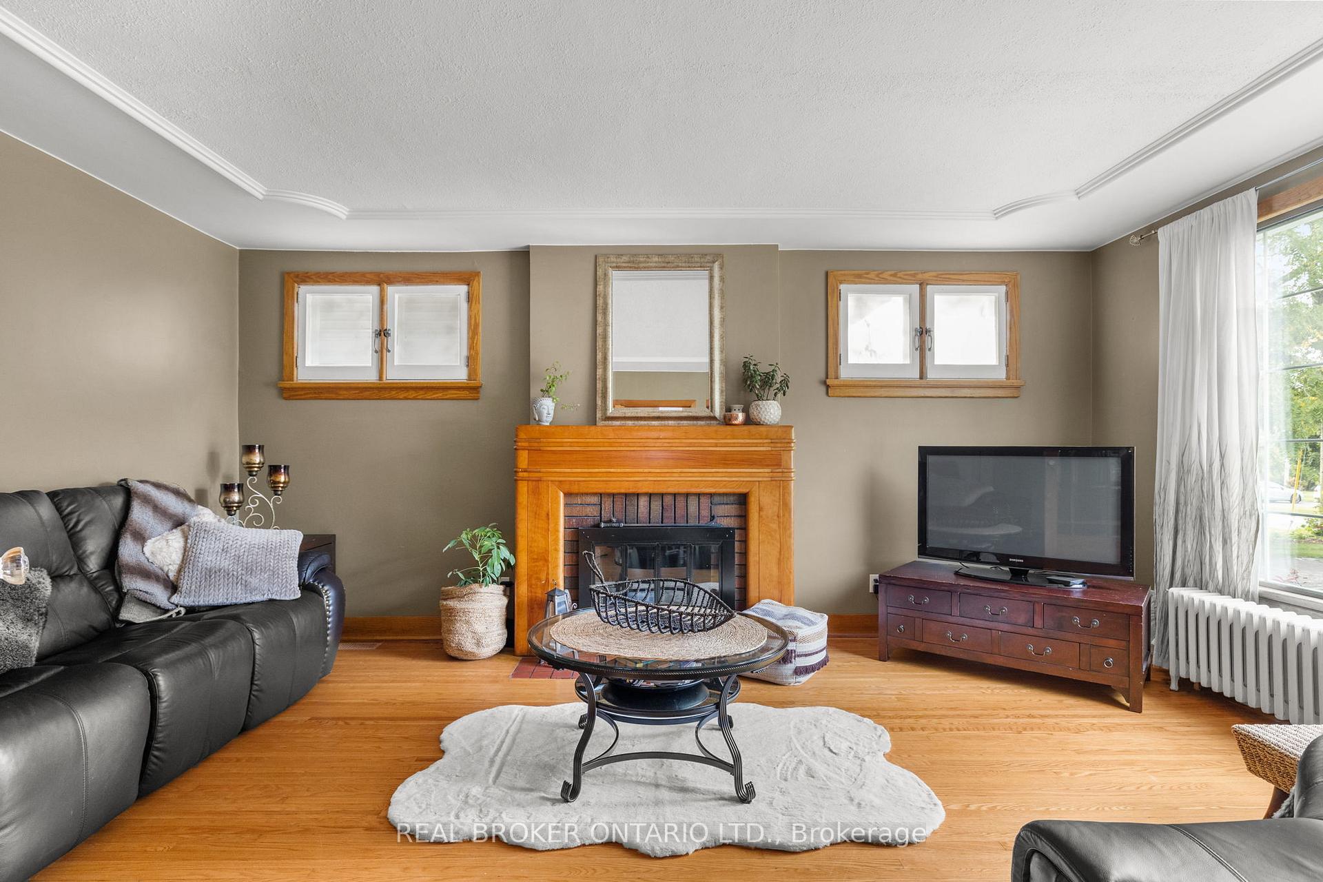Photo 6 of 81 Clapperton Street, Barrie, Codrington — HOMEH