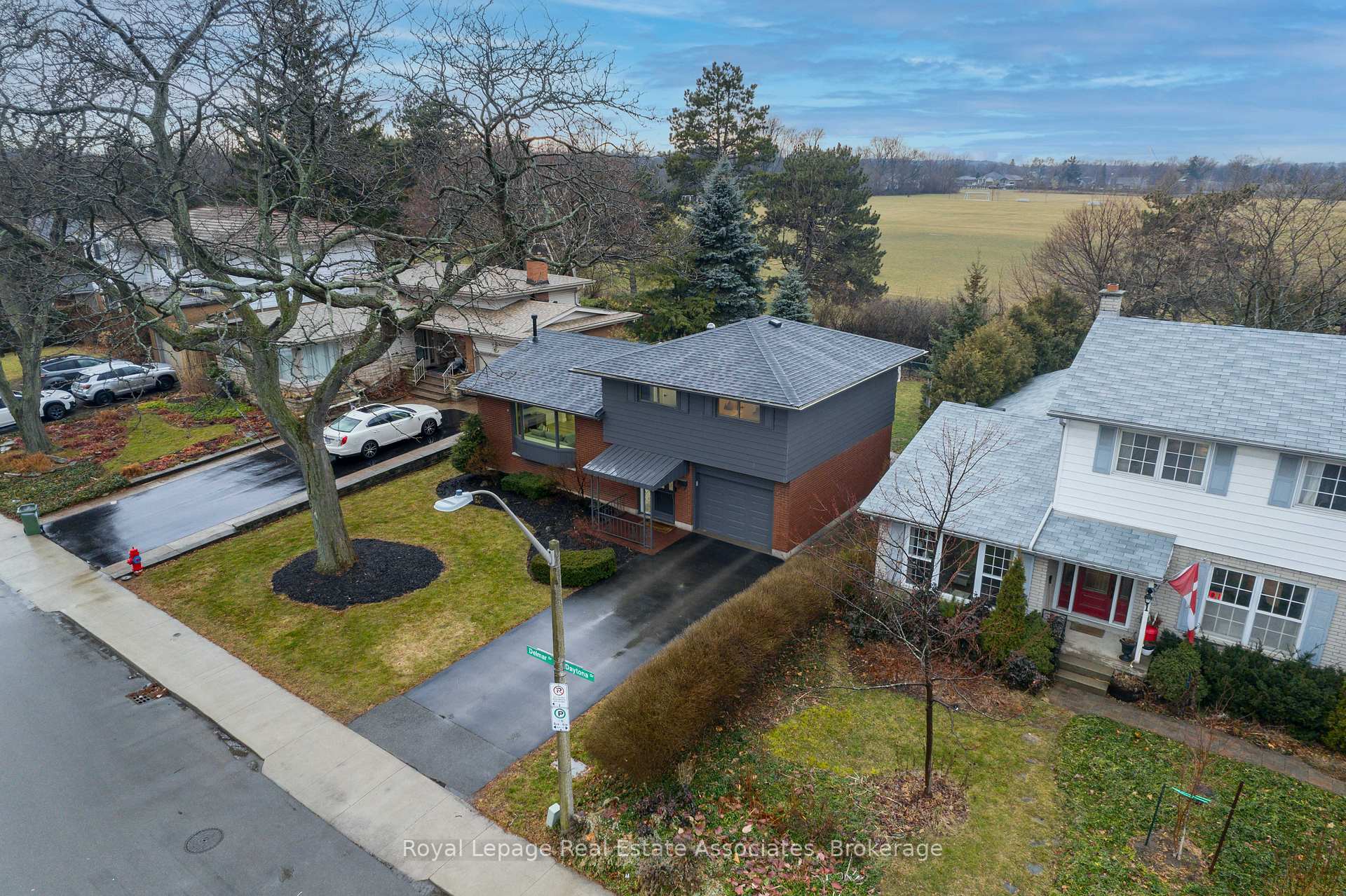 Photo 7 of 51 Delmar Drive, Hamilton, Buchanan — HOMEH