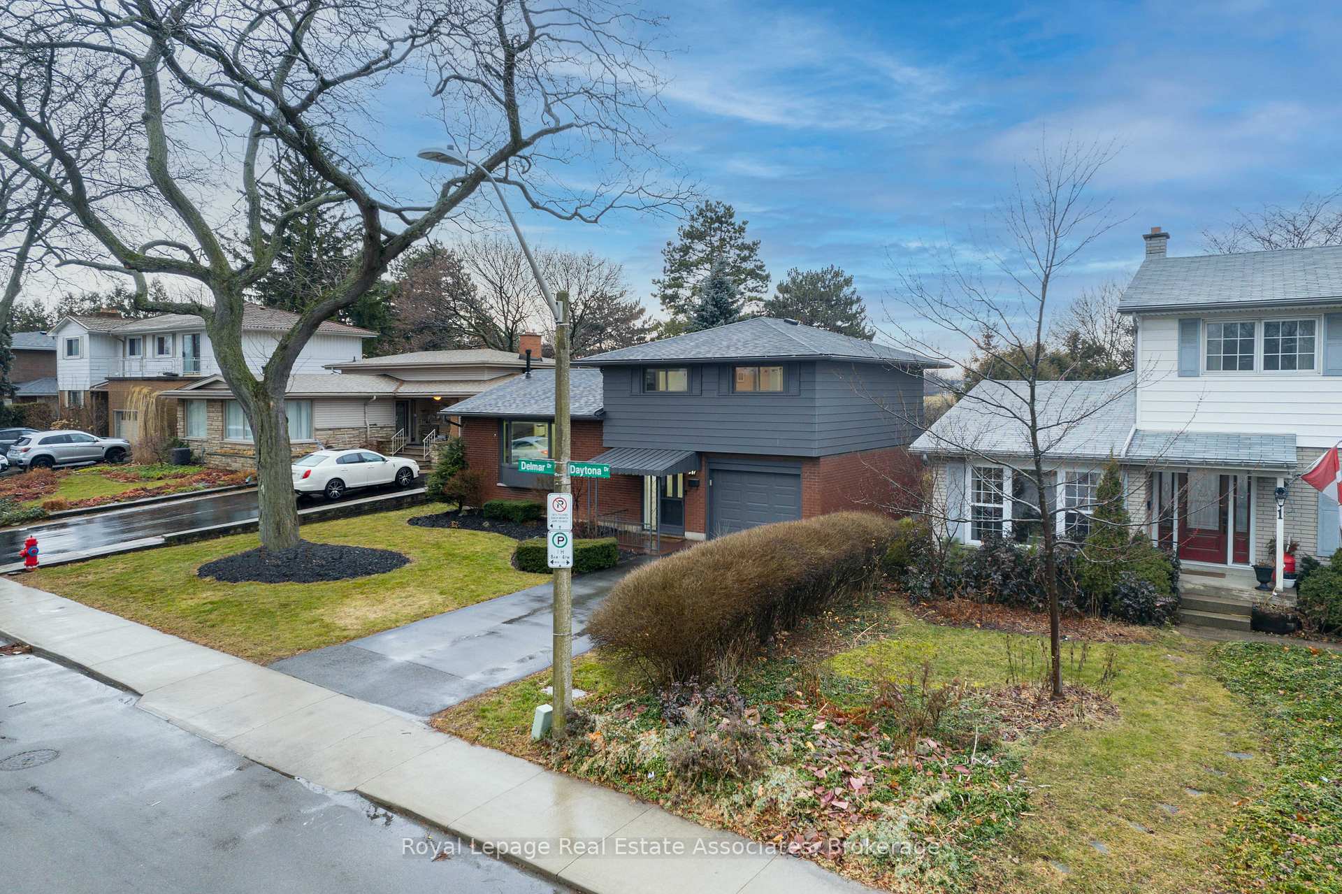 Photo 2 of 51 Delmar Drive, Hamilton, Buchanan — HOMEH