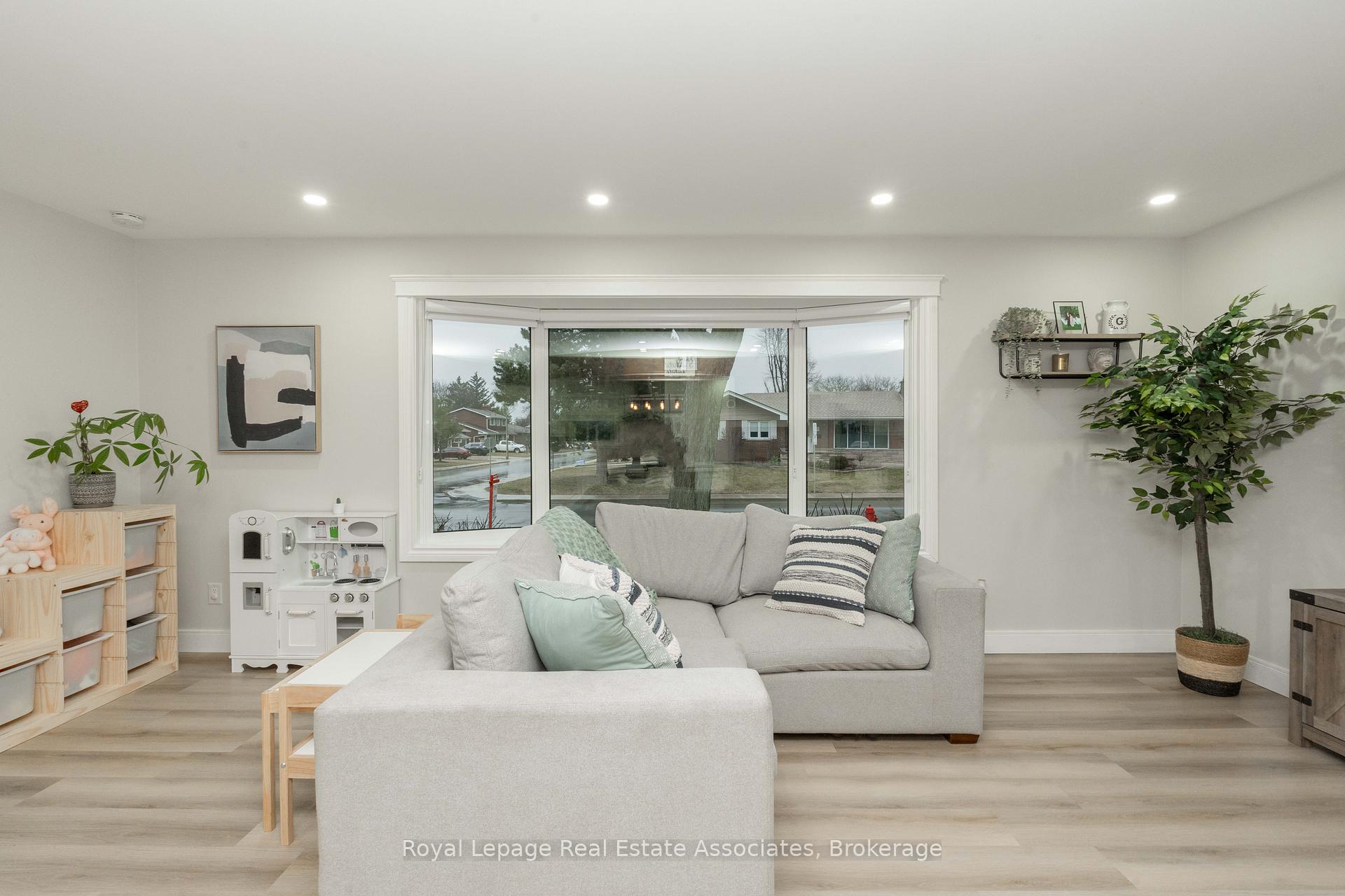 Photo 6 of 51 Delmar Drive, Hamilton, Buchanan — HOMEH