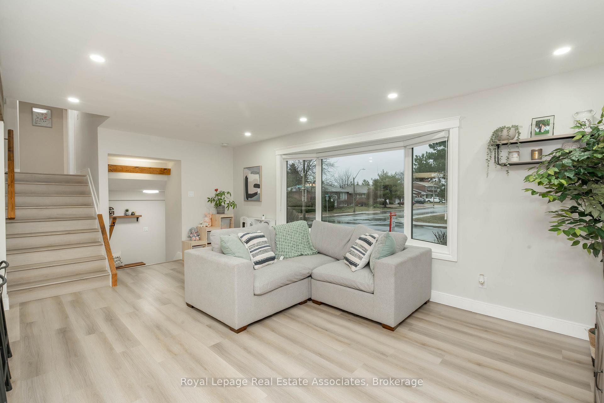 Photo 10 of 51 Delmar Drive, Hamilton, Buchanan — HOMEH