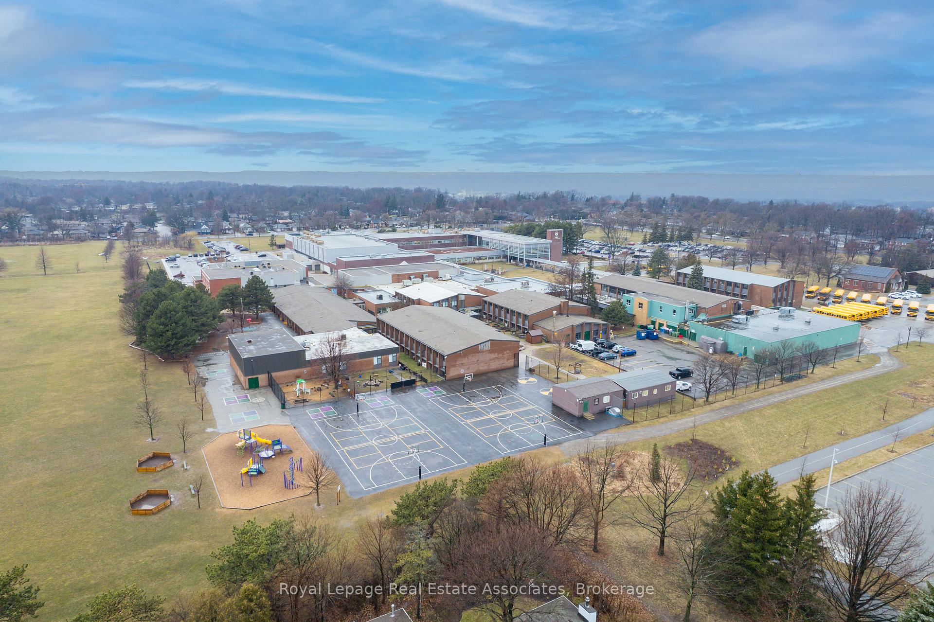 Photo 36 of 51 Delmar Drive, Hamilton, Buchanan — HOMEH