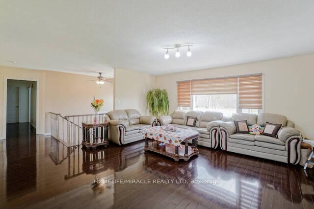 Photo 4 of 2214 Wanless Drive, Brampton, Northwest Brampton — HOMEH