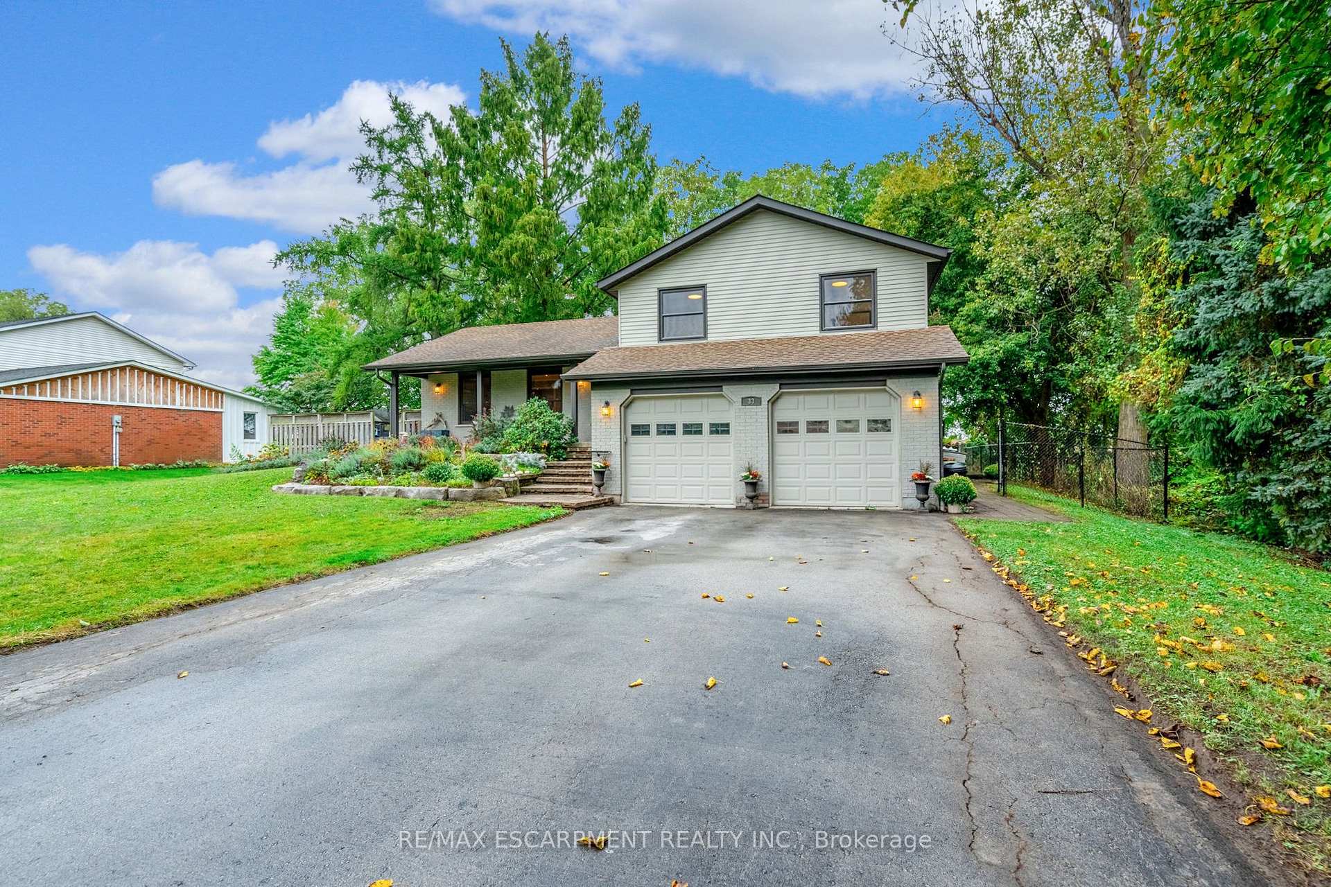 Photo 1 of 33 Cumminsville Drive, Hamilton, Rural Flamborough — HOMEH