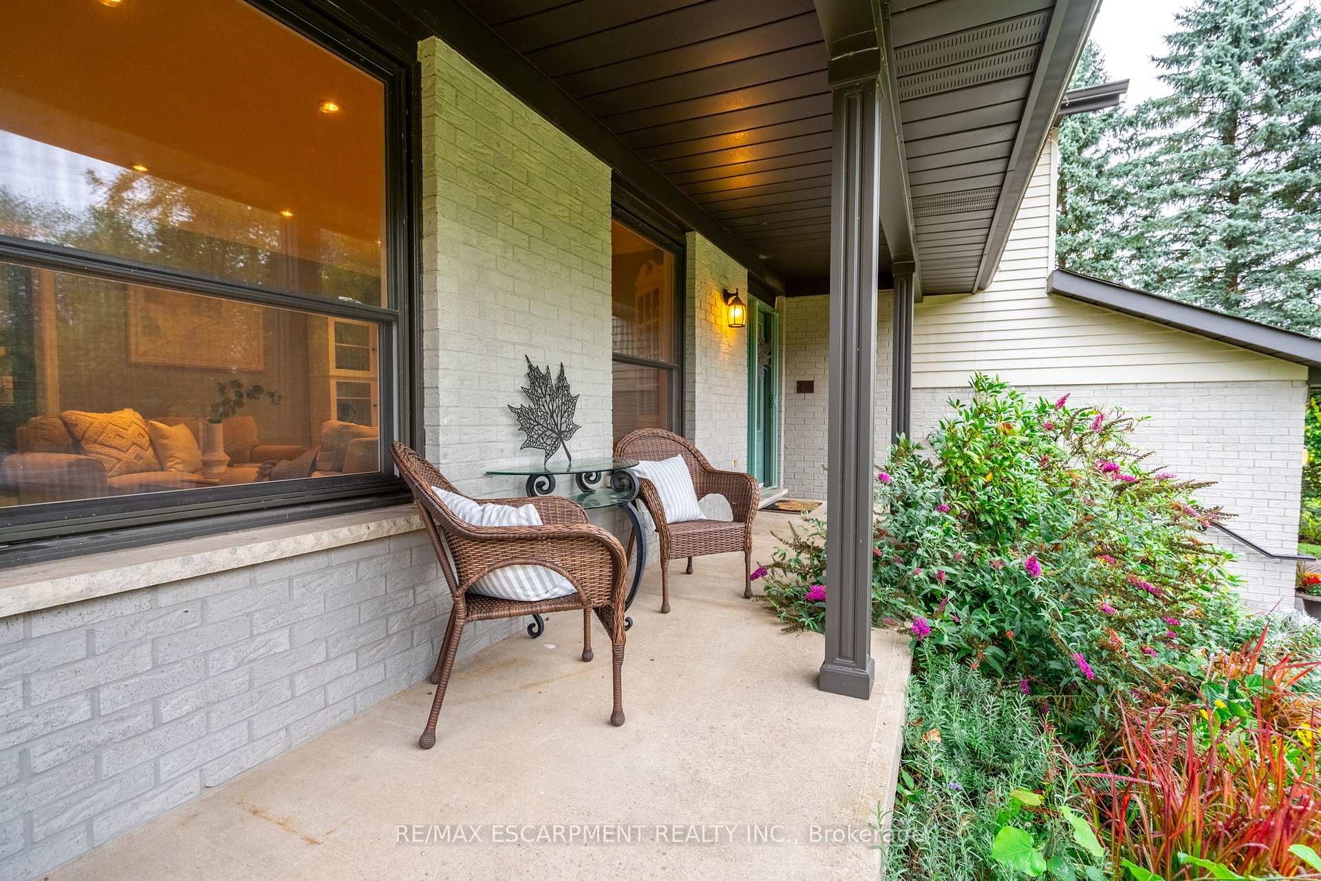 Photo 3 of 33 Cumminsville Drive, Hamilton, Rural Flamborough — HOMEH