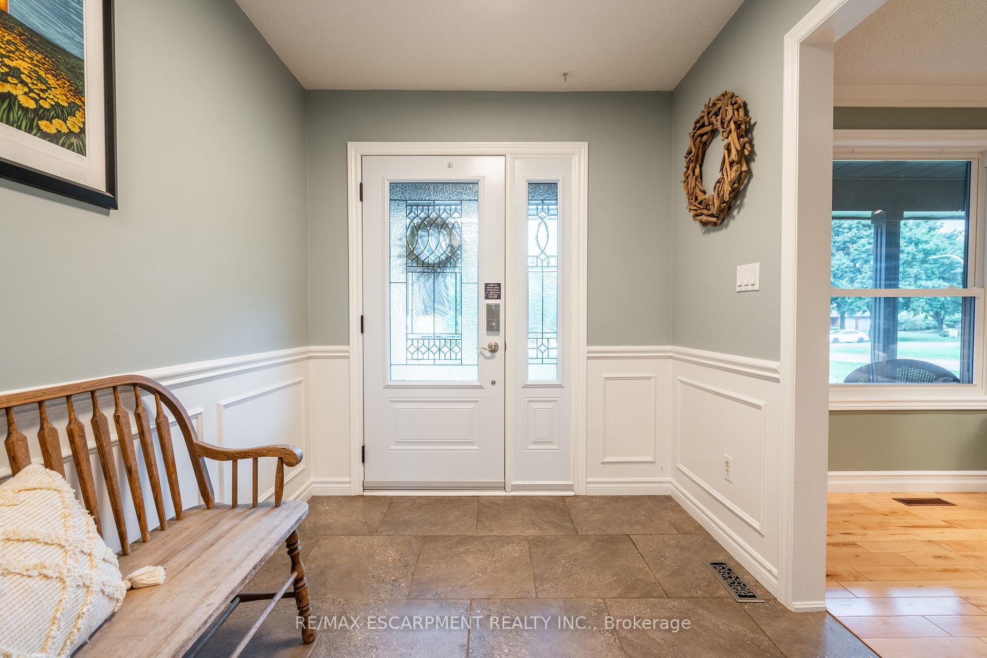 Photo 2 of 33 Cumminsville Drive, Hamilton, Rural Flamborough — HOMEH