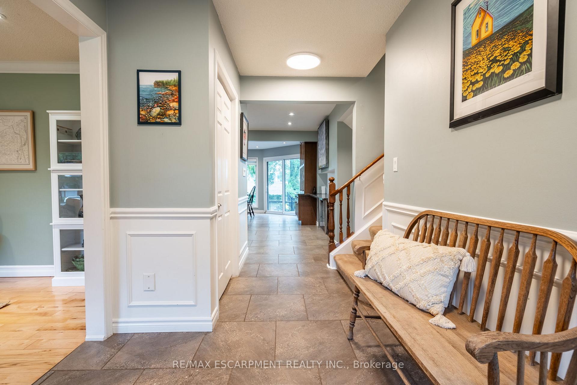 Photo 4 of 33 Cumminsville Drive, Hamilton, Rural Flamborough — HOMEH