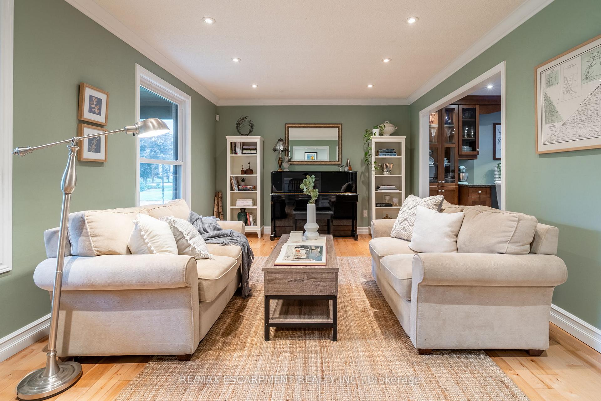 Photo 5 of 33 Cumminsville Drive, Hamilton, Rural Flamborough — HOMEH